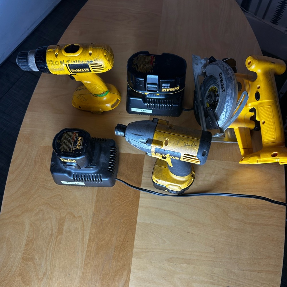 7 piece DeWalt bundle cordless power tools